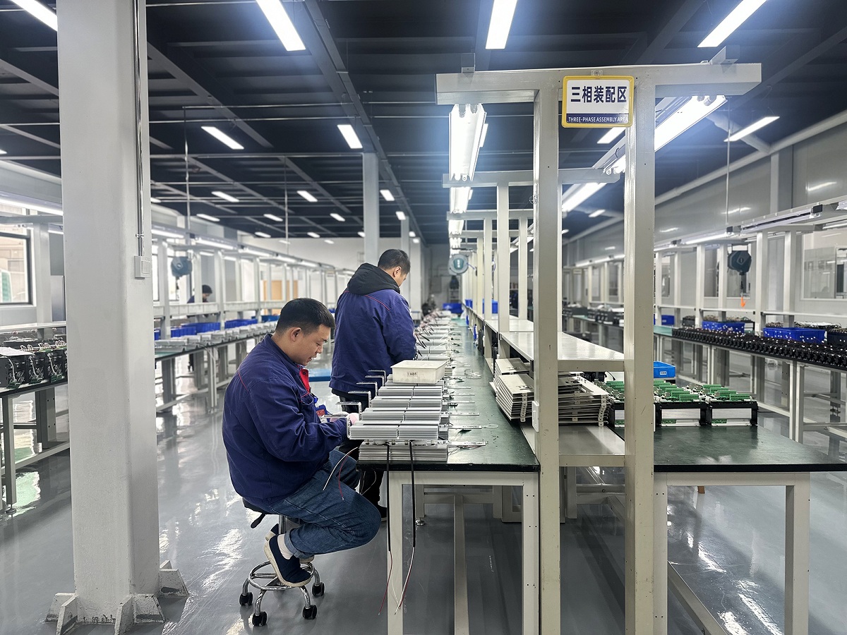 多路独立控温调功器同步控制技术解析